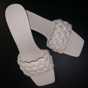 Sold Out New JUSTFAB DressSandals Tonika Bone 9.5